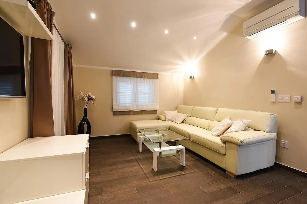 Apartments Villa Zlatko Zára 0*,  Horvátország